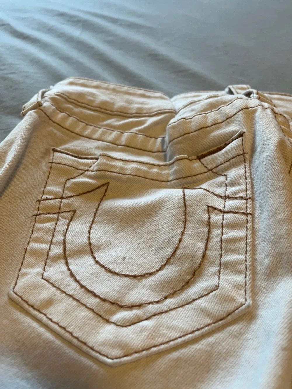 True Religion Women’s Skinny Jeans in Cream - Picture 5 of 13